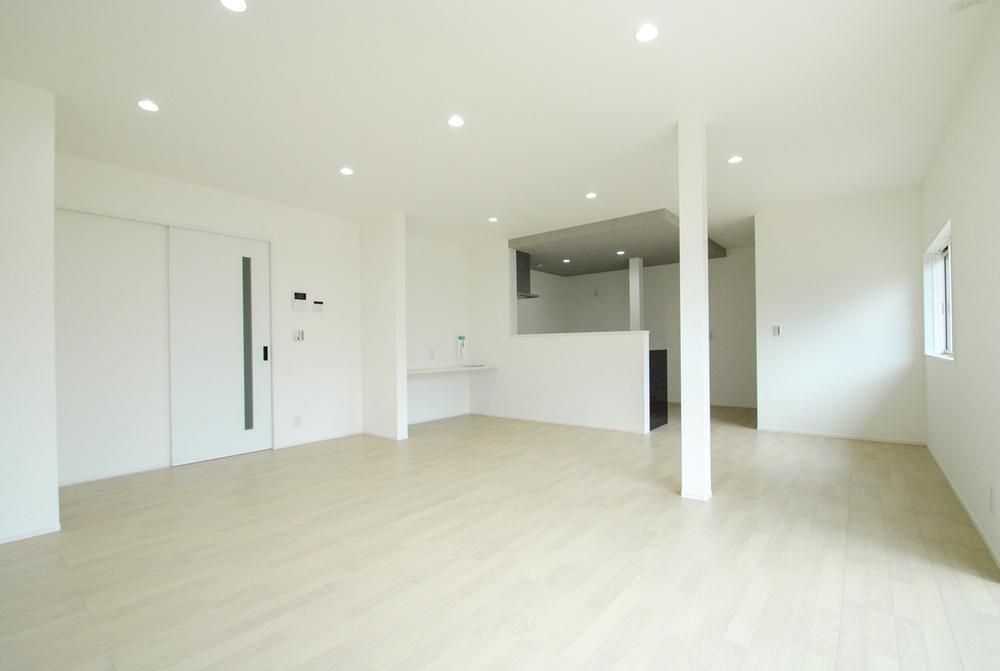 Renovated 5LDK House on Large Corner Lot in Sakaki, Nagano - Thumbnail 3