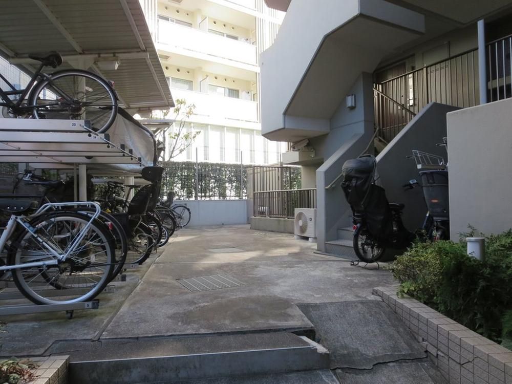 2LDK 55.41m2 Apartment for Sale in Roppongi, Minato-ku, Tokyo - Thumbnail 2