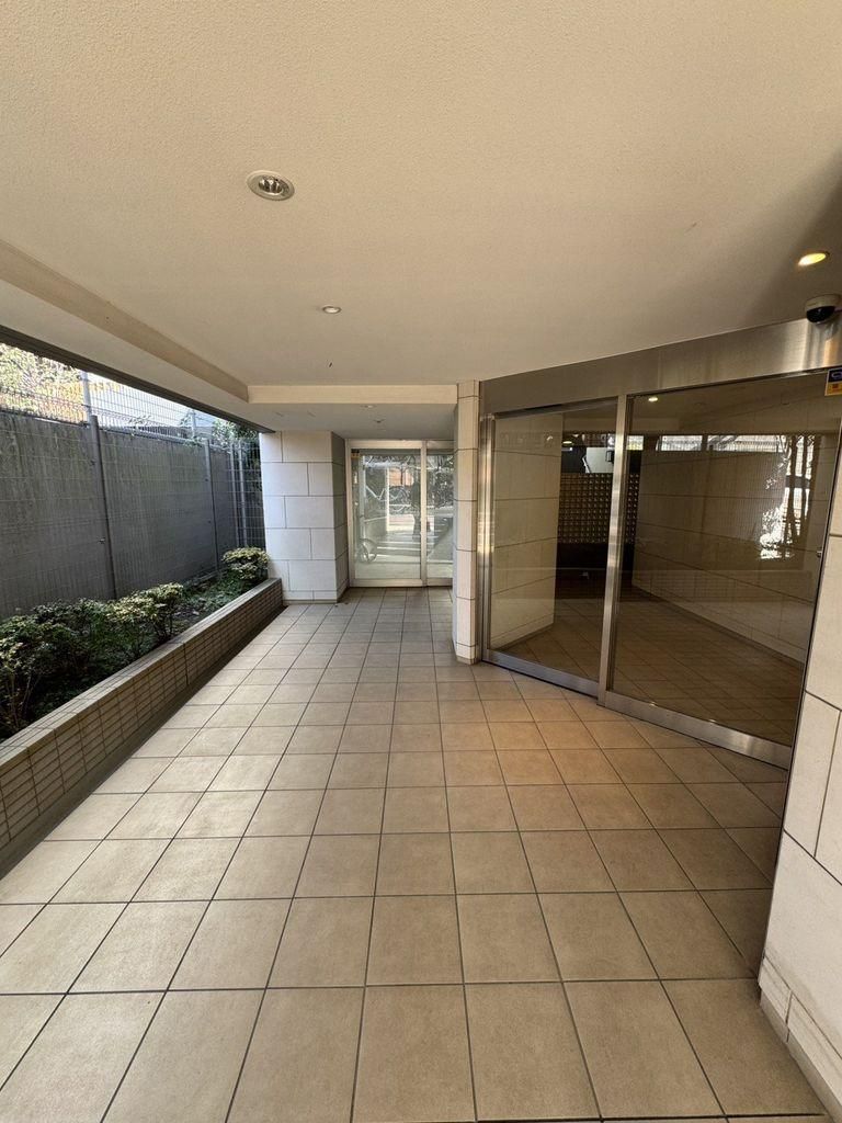 2LDK 55.41m2 Apartment for Sale in Roppongi, Minato-ku, Tokyo - Thumbnail 4