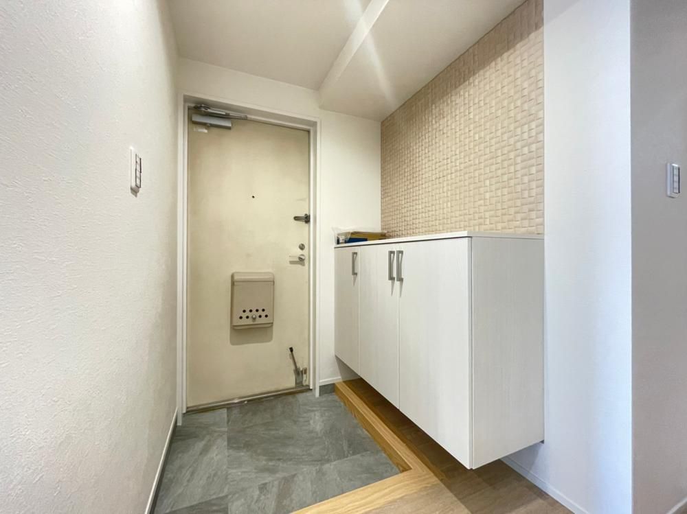 Renovated 4LDK Apartment for Sale in Yokohama, Kanagawa - Thumbnail 3