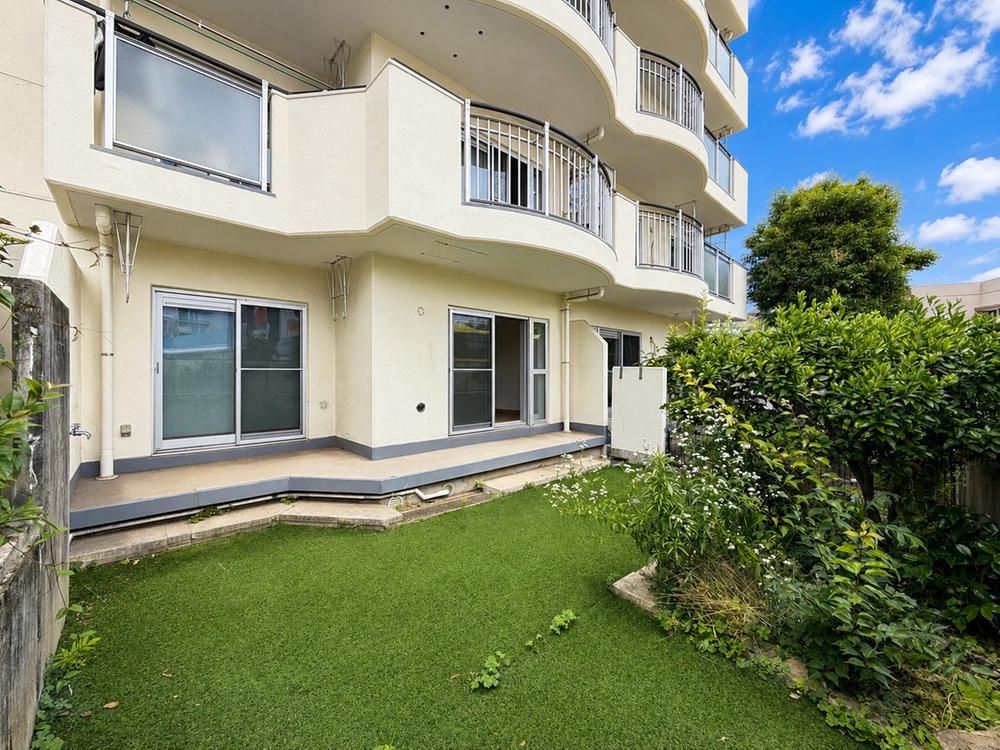 Renovated 4LDK Apartment for Sale in Yokohama, Kanagawa - Thumbnail 2