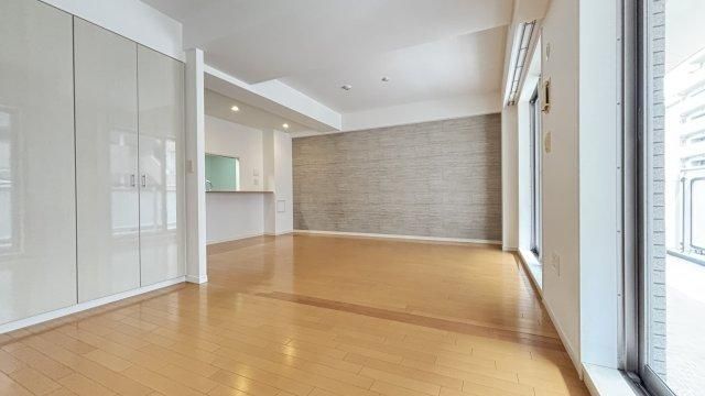 2LDK Apartment for Sale in Haruhino, Kawasaki - Thumbnail 2