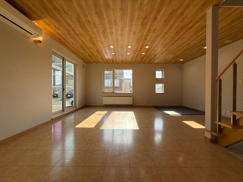 Spacious 3LDK+S House on Corner Lot in Kitahiroshima, Hokkaido - Thumbnail 4