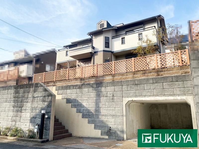 Renovated 4LDK House in Nishinomiya with 207m2 Land - Thumbnail 2