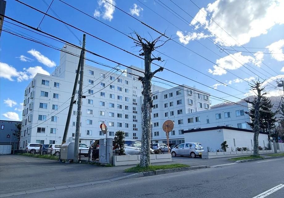1LDK Apartment for Sale in Sapporo Chuo Ward with Private Garden - Thumbnail 3