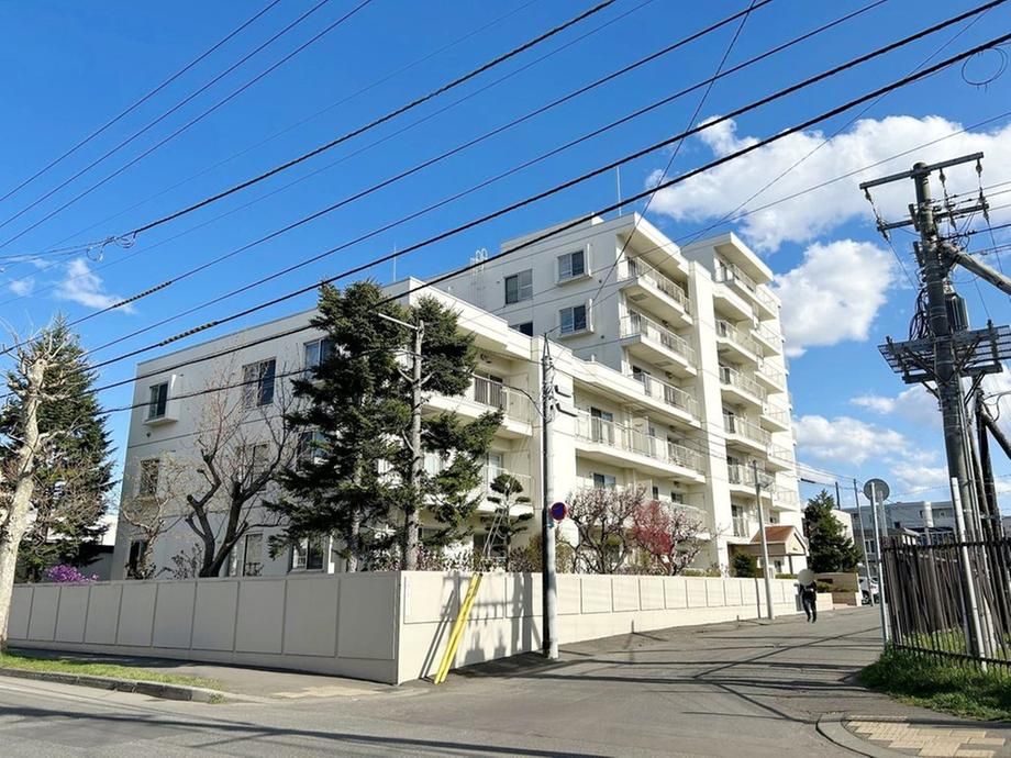 1LDK Apartment for Sale in Sapporo Chuo Ward with Private Garden - Thumbnail 2