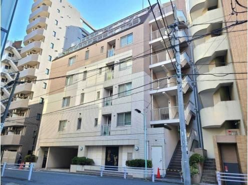 Renovated 2LDK Apartment in Azabu-Juban, Minato, Tokyo - Thumbnail 2