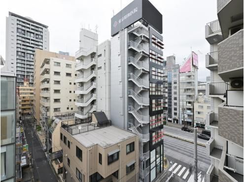 Renovated 2LDK Apartment in Azabu-Juban, Minato, Tokyo - Thumbnail 3