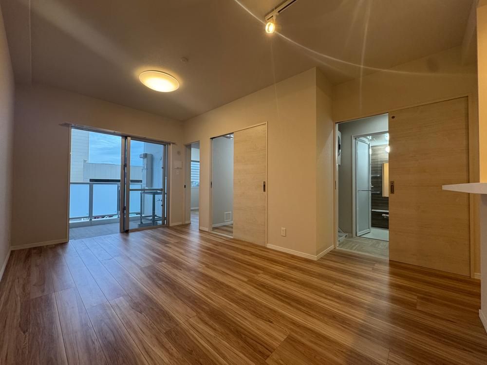 2LDK Apartment for Sale in Urasoe, Okinawa - 55.37m2 - Thumbnail 4