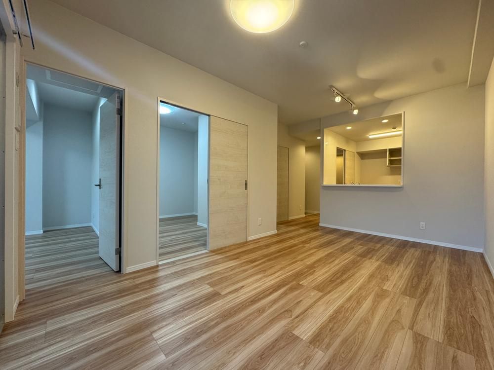 2LDK Apartment for Sale in Urasoe, Okinawa - 55.37m2 - Thumbnail 3