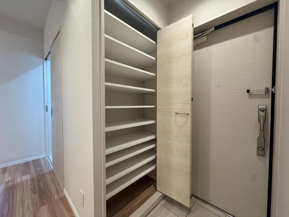 2LDK Apartment for Sale in Urasoe, Okinawa - 55.37m2 - Thumbnail 2