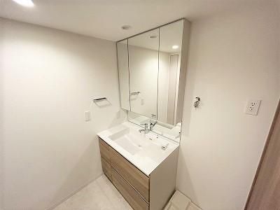 Renovated 1LDK Apartment for Sale in Suita, Osaka - Thumbnail 3