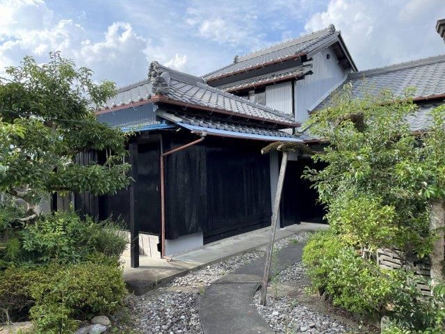 Historic 9DK Kominka with Kura in Kochi City, 383sqm Land - Thumbnail 2