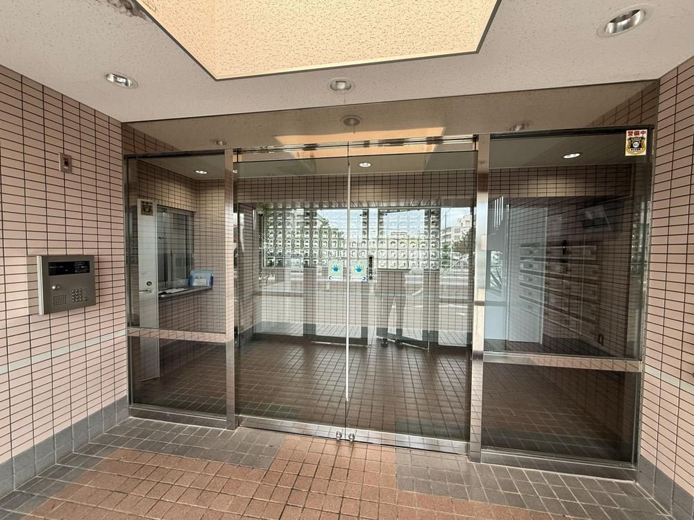 Renovated 3LDK Ocean View Apartment in Okinawa City, 76.79m² - Thumbnail 3