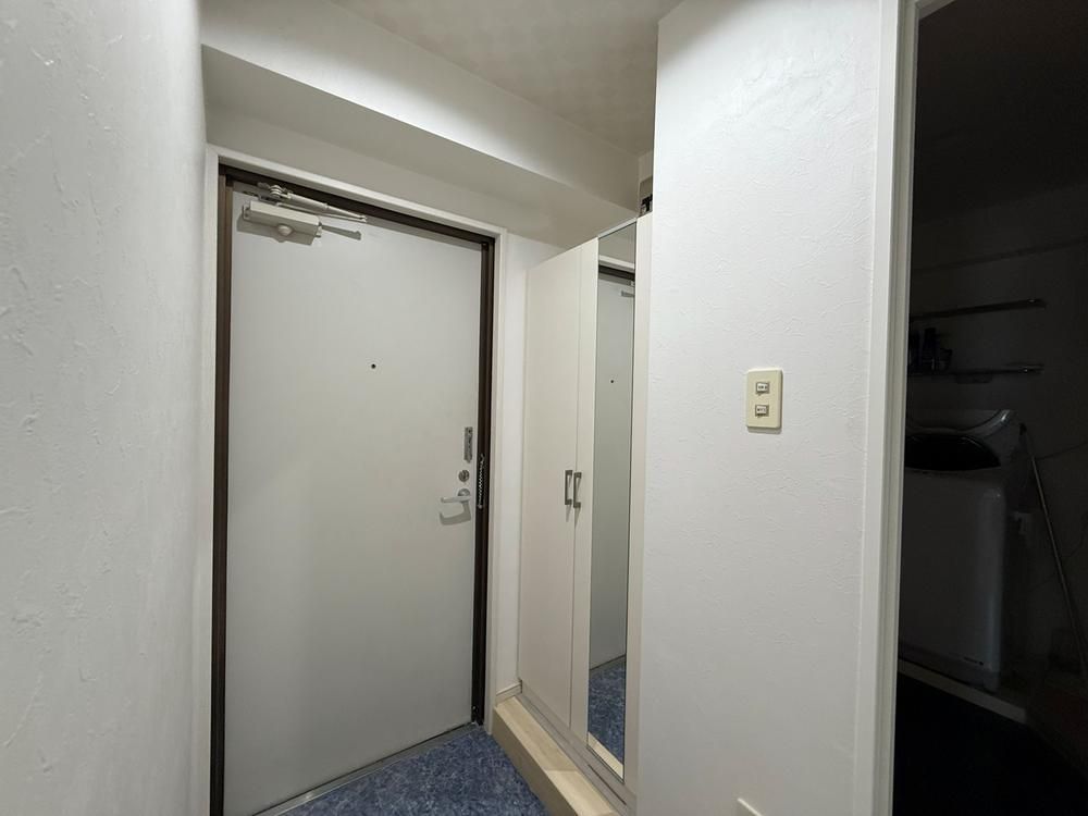 Renovated 3LDK Ocean View Apartment in Okinawa City, 76.79m² - Thumbnail 2