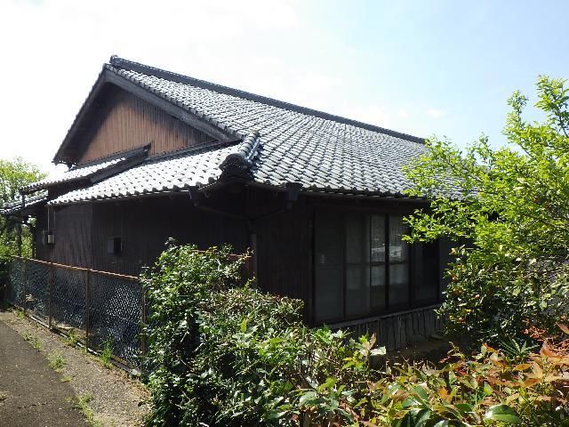 Spacious 10DK Wooden House for Sale in Yoshioka-cho, Sasebo with Garden - Thumbnail 2