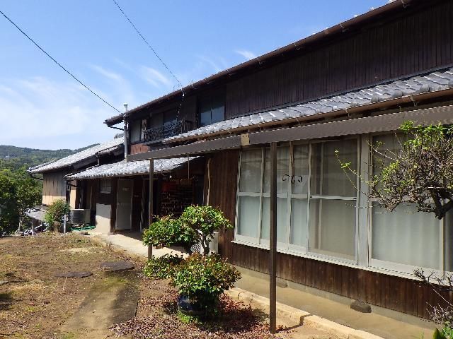 Spacious 10DK Wooden House for Sale in Yoshioka-cho, Sasebo with Garden - Thumbnail 3