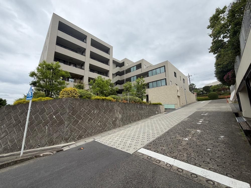 2LDK+S Apartment for Sale in Kawasaki with Mt. Fuji Views - Thumbnail 3