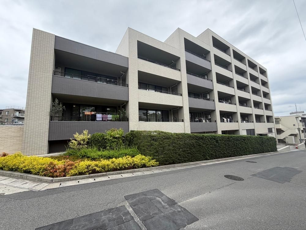 2LDK+S Apartment for Sale in Kawasaki with Mt. Fuji Views - Thumbnail 2