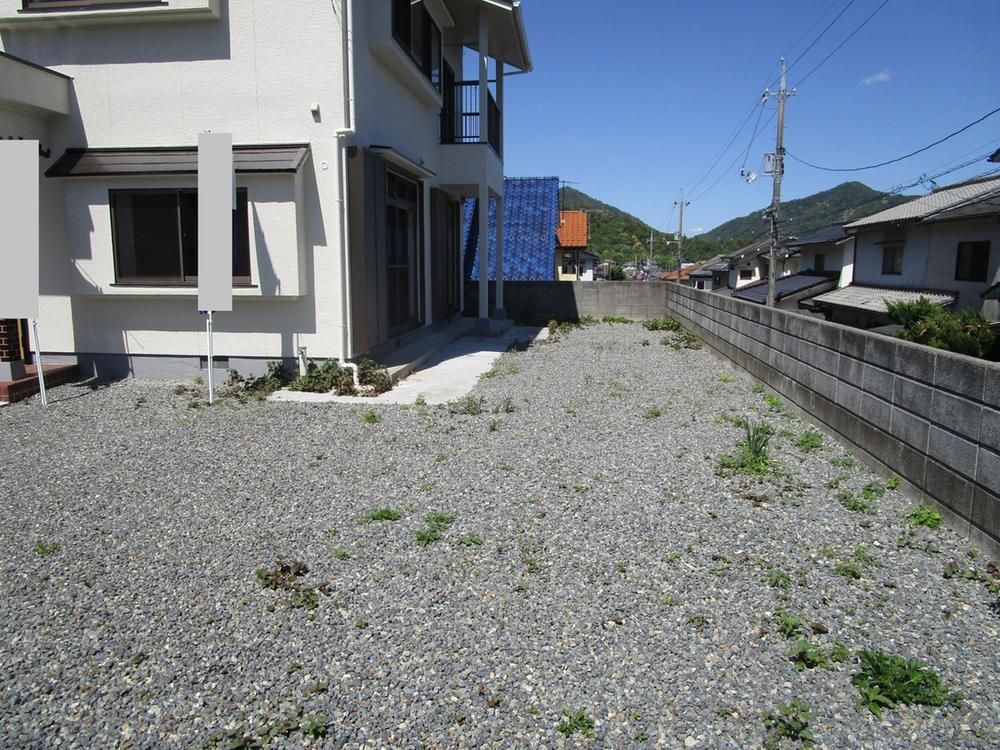 3LDK Renovated House on 69-Tsubo Corner Lot in Hiroshima - Thumbnail 3