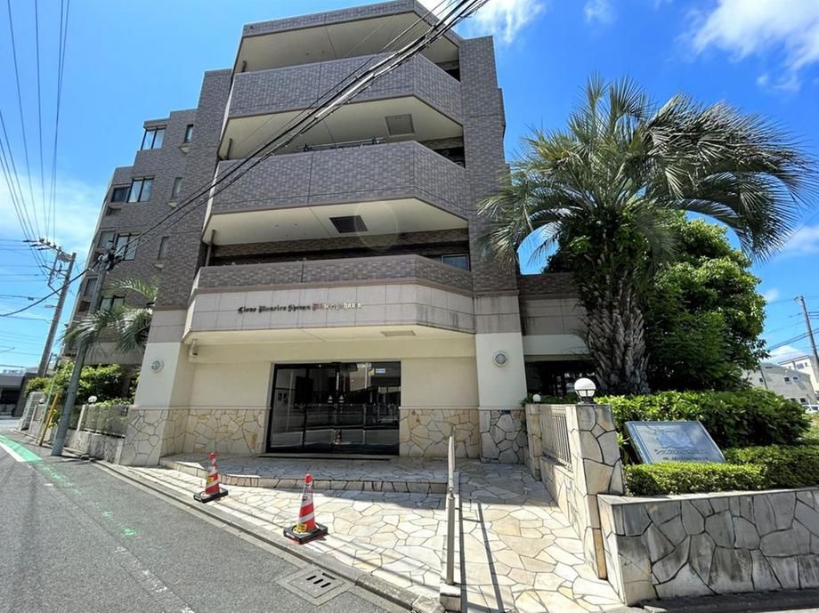 4LDK Apartment for Sale in Chigasaki, Kanagawa - Image 1