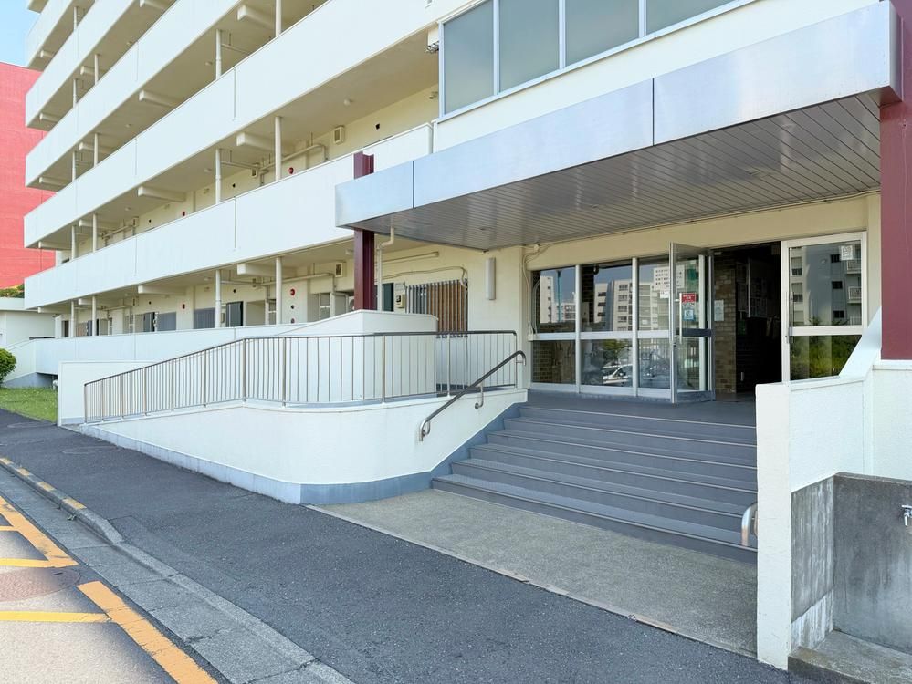 3DK Apartment for Sale in Yokohama, Kanagawa - 67m² - Thumbnail 2