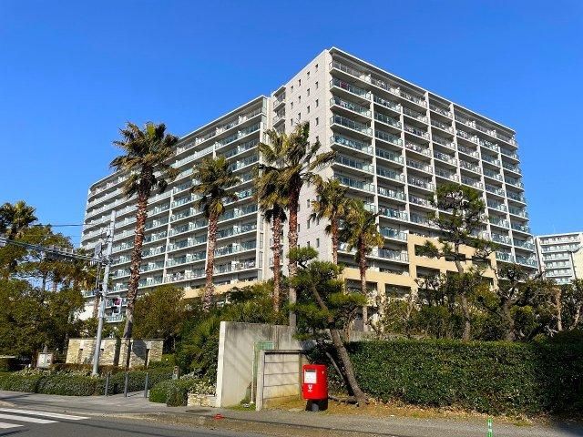 Top-Floor 3LDK Apartment with Mount Fuji Views in Chigasaki - Thumbnail 2