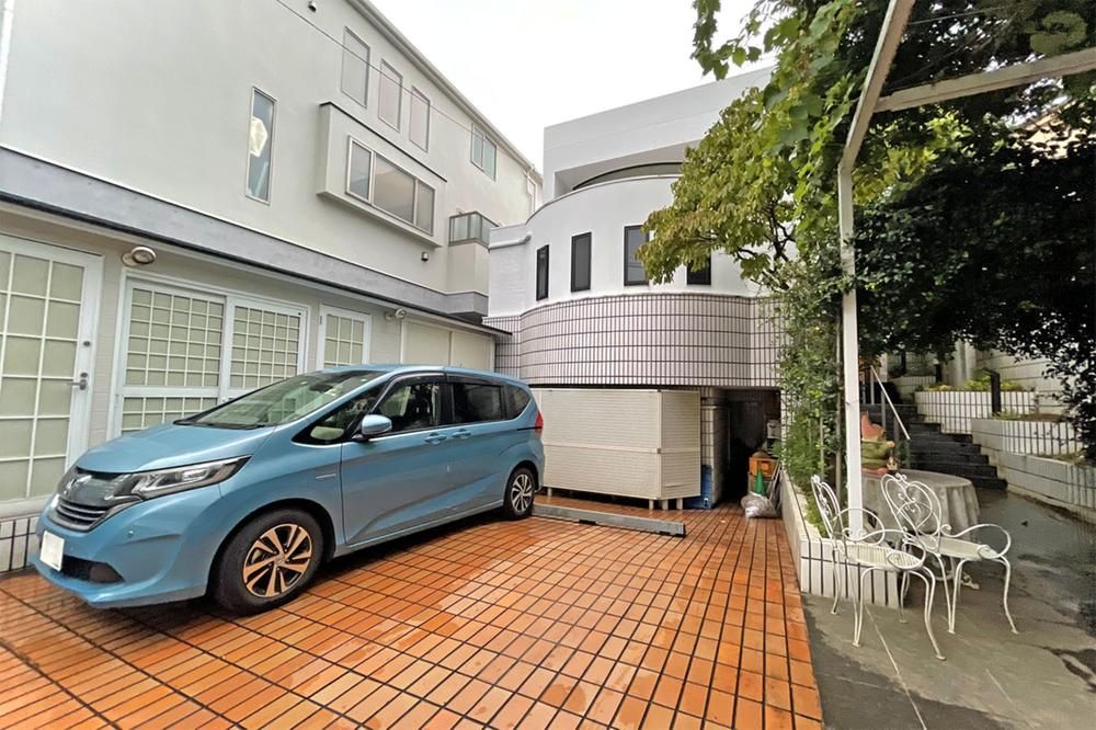 Luxury 13DK Estate in Setagaya, Tokyo - 694m2 Land - Thumbnail 3