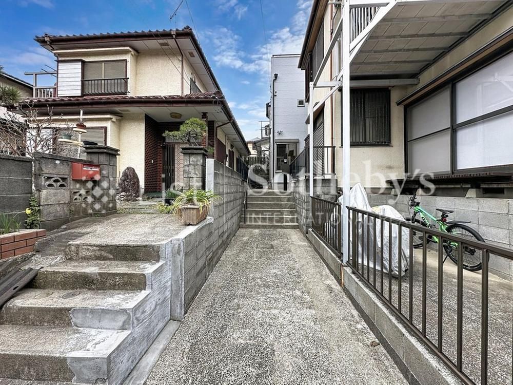 Renovated 2LDK+S House for Sale in Izumi Ward, Yokohama - Thumbnail 2