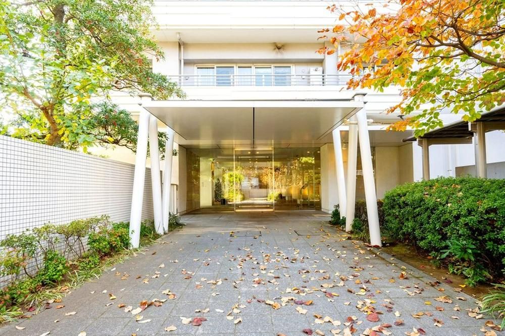 3LDK Apartment for Sale in Yokohama Kanagawa-ku, 85m² - Thumbnail 2