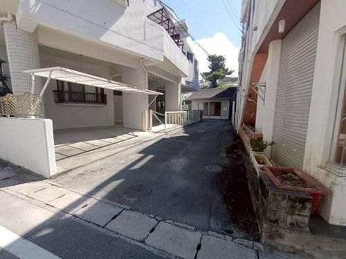 3DK House for Sale in Naha, Okinawa near Akamine Station - Thumbnail 2