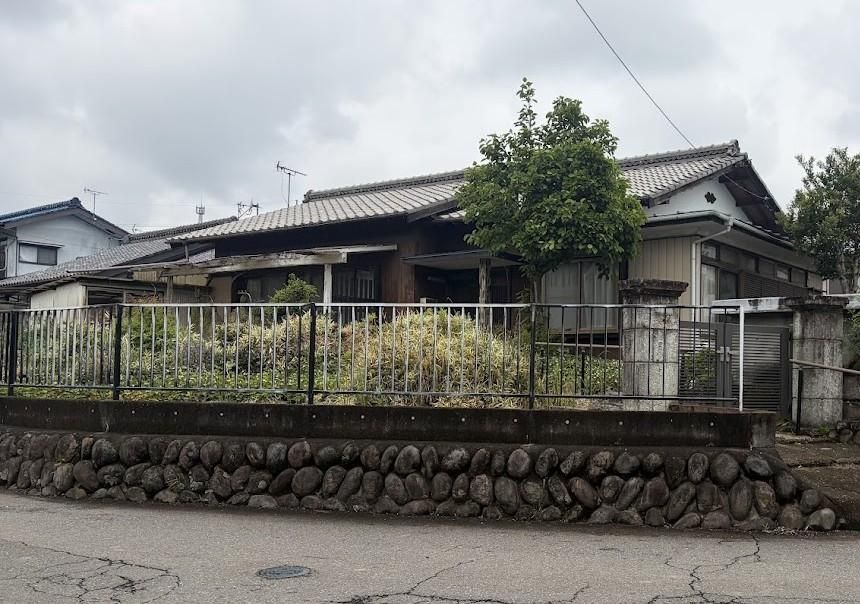 4DK House for Sale in Takasaki with Large 479m2 Lot - Thumbnail 2