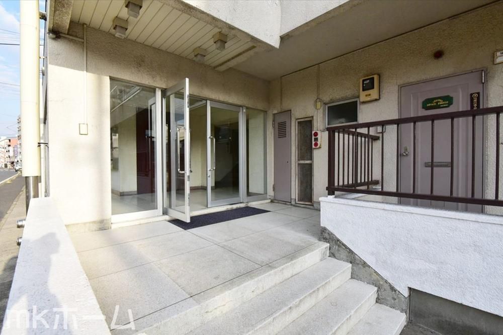 Renovated 2LDK Apartment near Gyotoku Station in Ichikawa City - Thumbnail 3