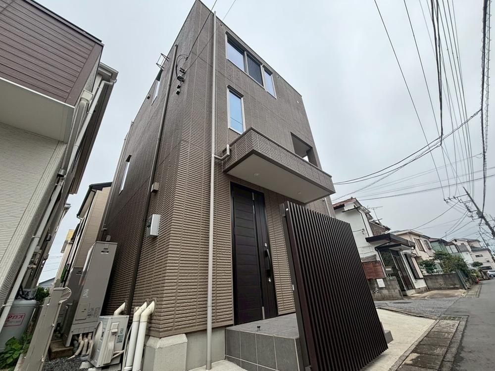 5LDK Two-Generation House for Sale in Soka, Saitama - Thumbnail 2