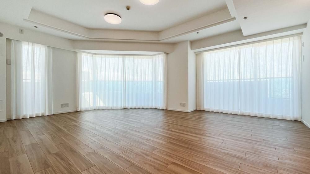 2LDK Apartment in Yokohama, Kanagawa - 79.18m² - Thumbnail 3