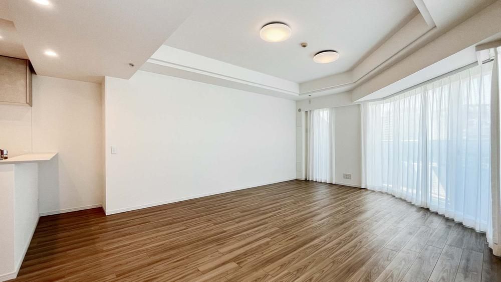 2LDK Apartment in Yokohama, Kanagawa - 79.18m² - Thumbnail 2