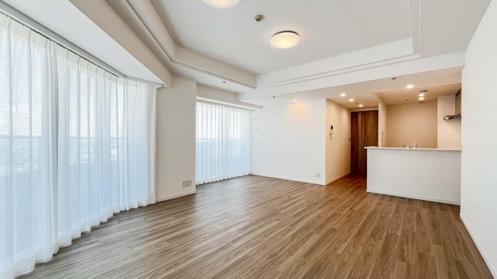 2LDK Apartment in Yokohama, Kanagawa - 79.18m² - Thumbnail 4