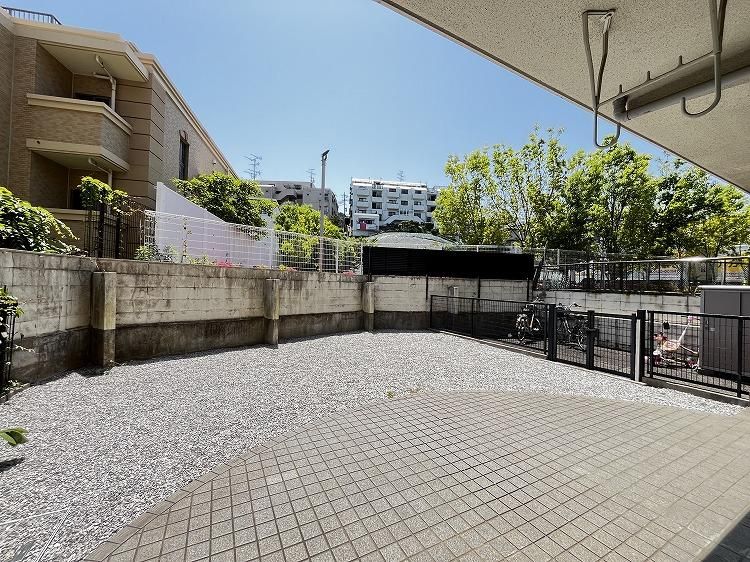 Renovated 2LDK Apartment with Garden in Kawasaki, Kanagawa - Thumbnail 4