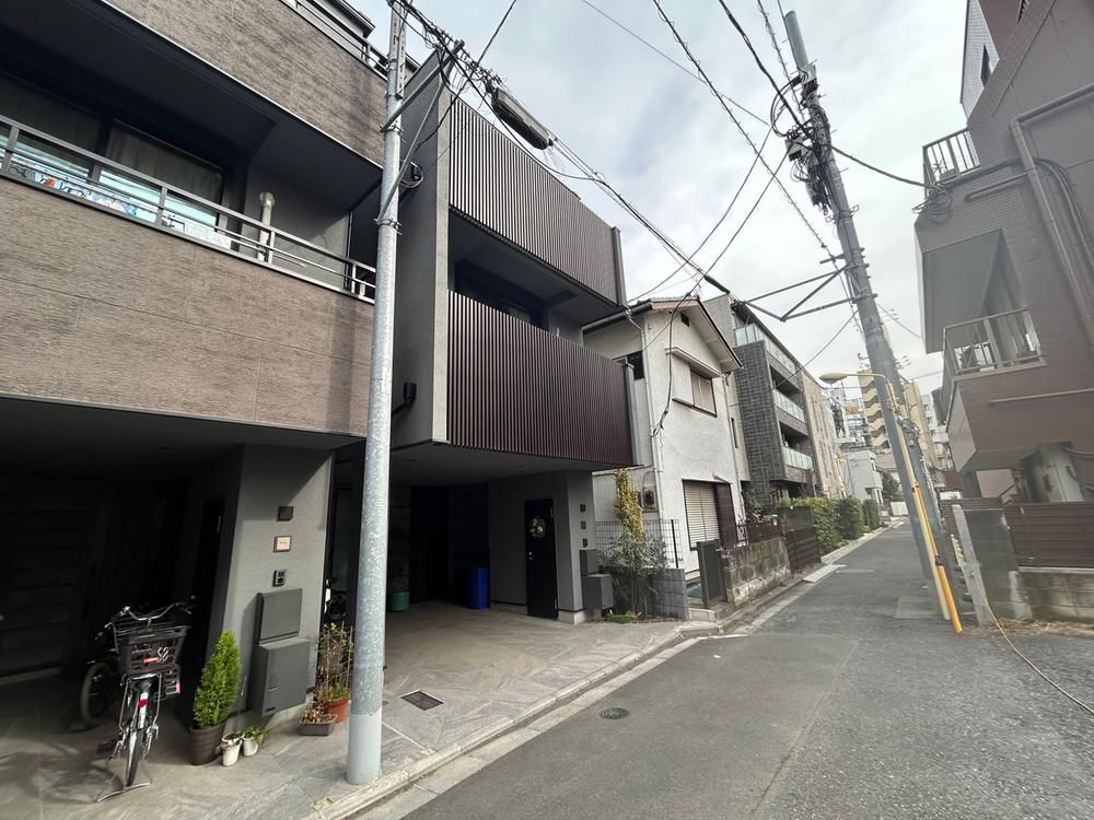 3LDK+S Detached House for Sale in Shibuya, Tokyo - Thumbnail 3