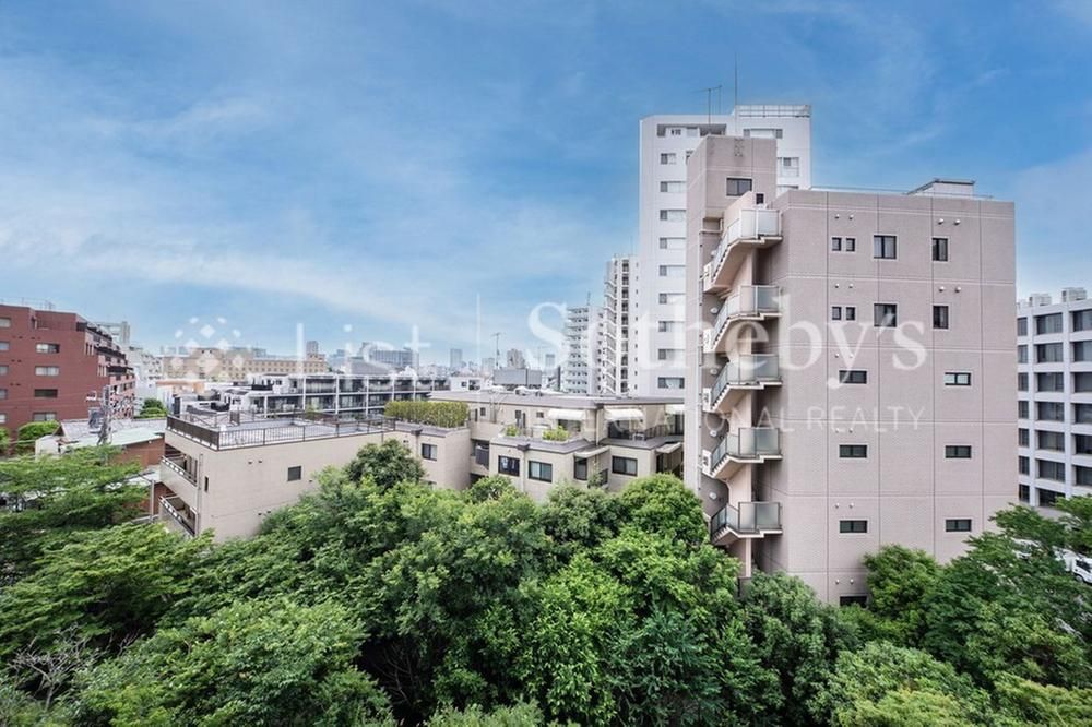 Park Court Jingumae Kita-Sando The Tower 2LDK Apartment in Shibuya - Thumbnail 2