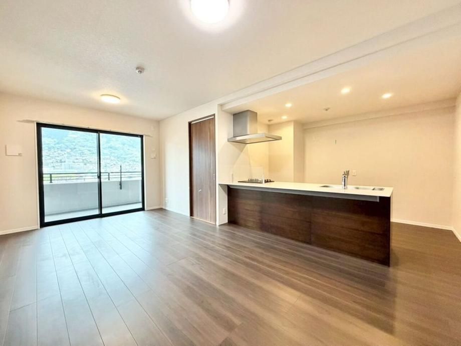Renovated 4LDK Apartment for Sale in Kokurakita-ku, Kitakyushu - Thumbnail 3