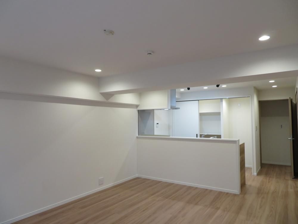 Renovated 3LDK Apartment in Yokohama Nishi Ward 73.84m² - Thumbnail 4