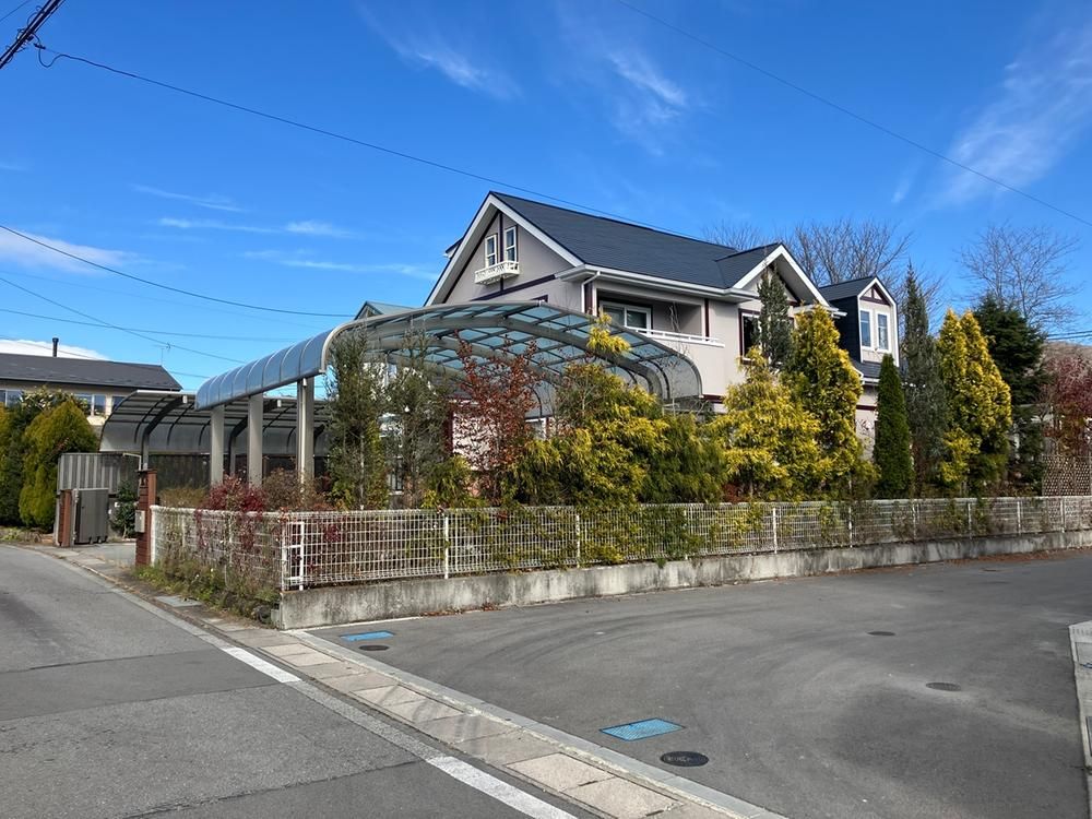 3LDK+S House in Karuizawa with Mount Asama Views for Sale - Thumbnail 2