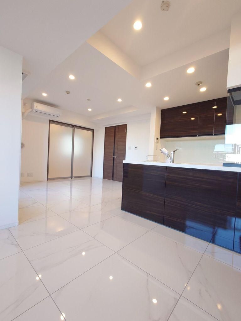 1LDK Apartment for Sale in Minato, Tokyo - 55.05 sqm - Thumbnail 4
