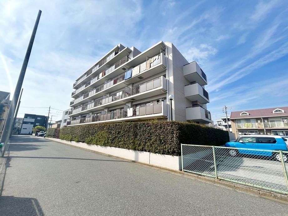 3LDK Top-Floor Apartment for Sale in Funabashi, Chiba - Thumbnail 2