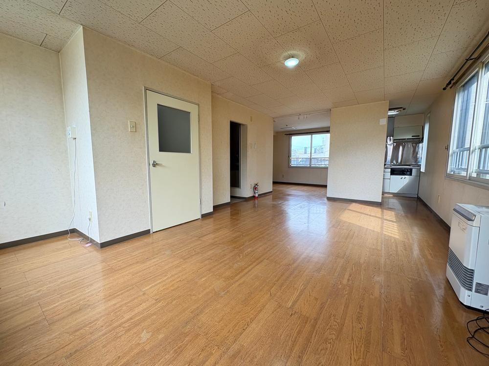 4-Story Mixed-Use Property in Toyohira-ku, Sapporo - 25 Million Yen - Thumbnail 2