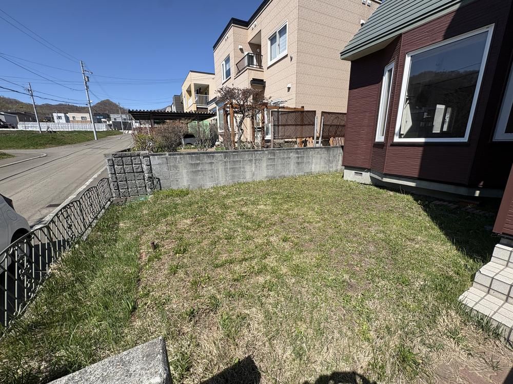 4LDK Detached House with Garden in Minami-ku, Sapporo - Thumbnail 2