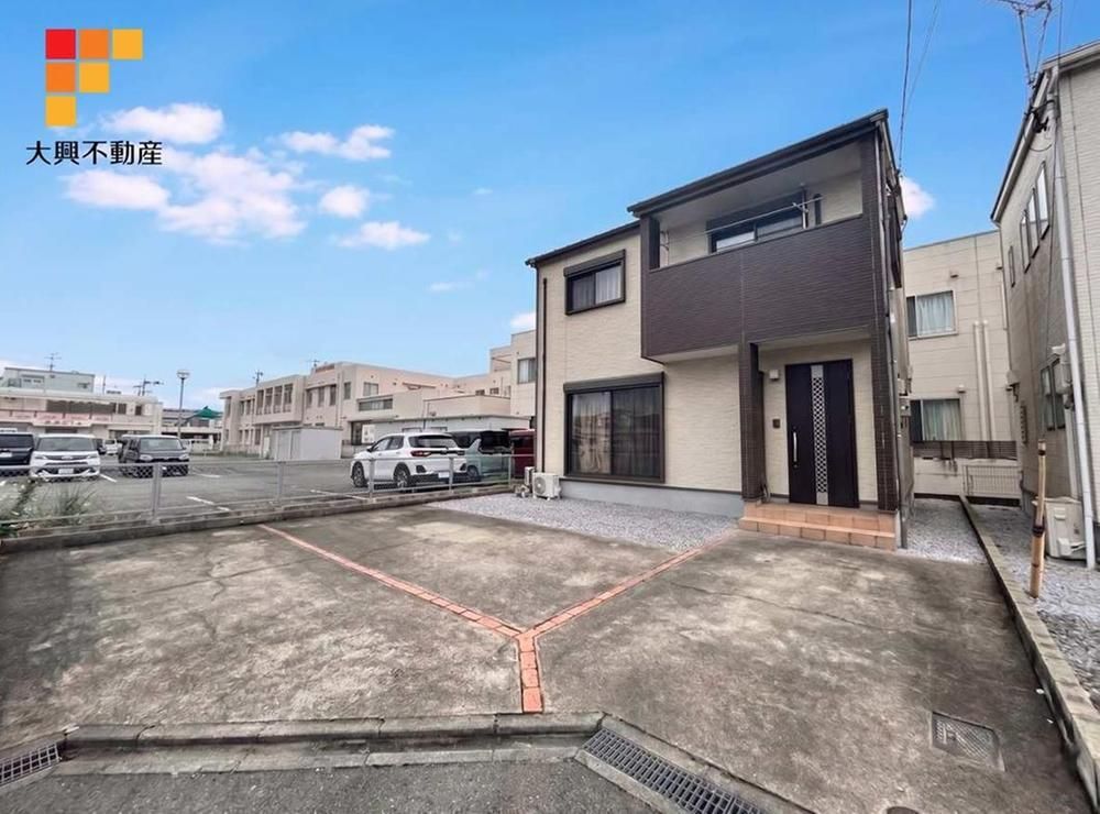 3LDK Detached House with Solar Panels in Miyazaki City - Thumbnail 3