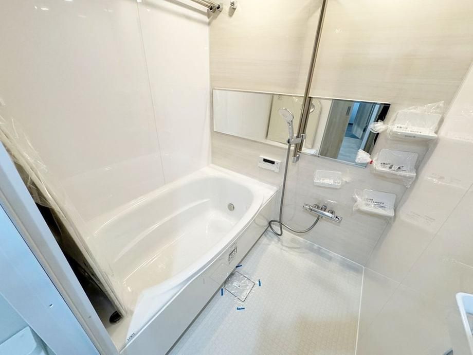 2LDK Apartment for Sale in Kita Ward, Osaka - 72.38m² - Thumbnail 3