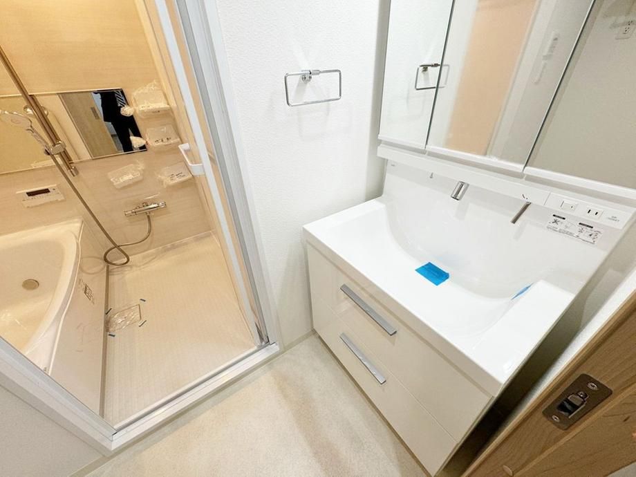 2LDK Apartment for Sale in Kita Ward, Osaka - 72.38m² - Thumbnail 4